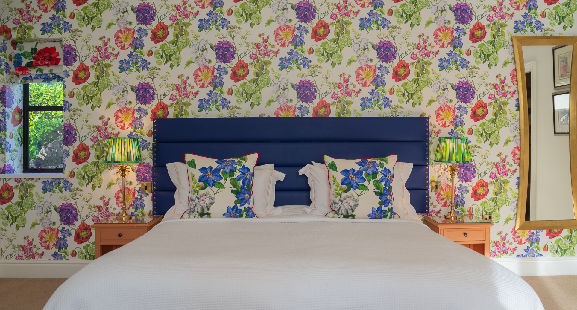 Garden room twin beds at Baslow Hall. Yellow table lamps and Black headboards